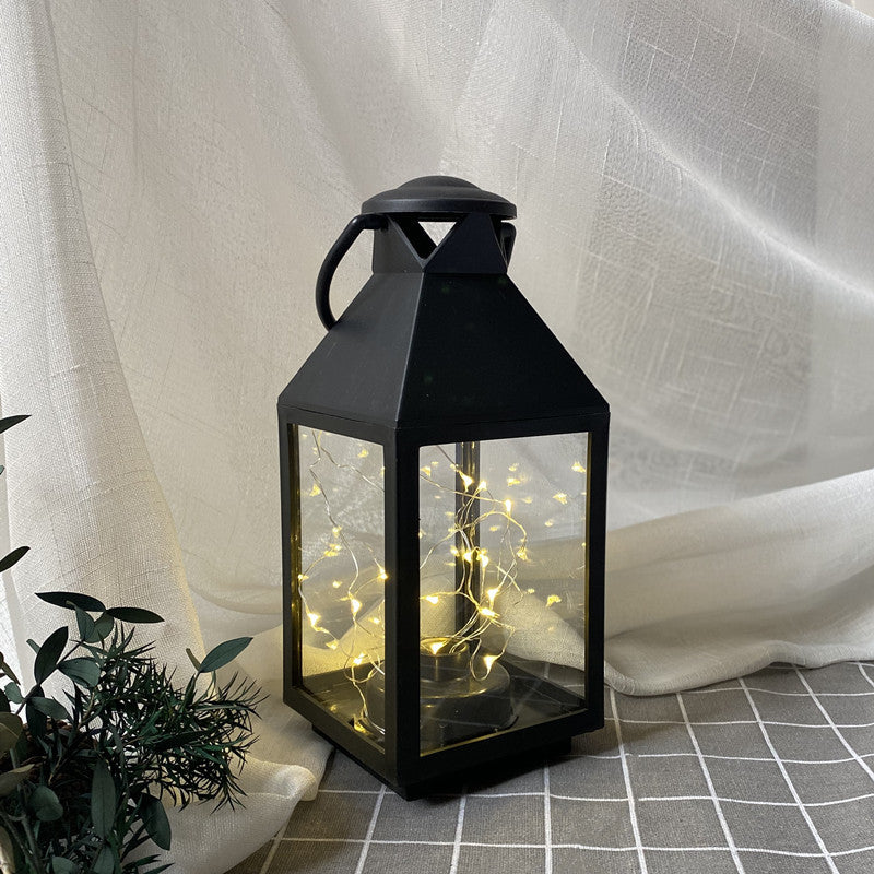 Dekorative Metall- und Glaslaterne mit warmen LED-Feenlichtern Brehn