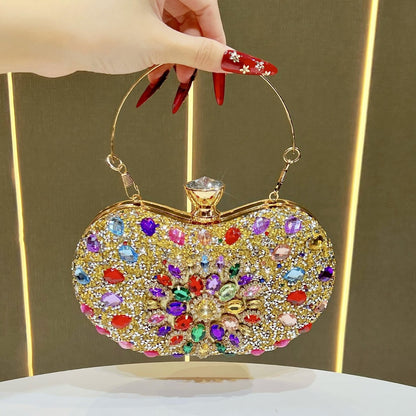 Aufwändige, mit Kristallen verzierte Abend-Clutch