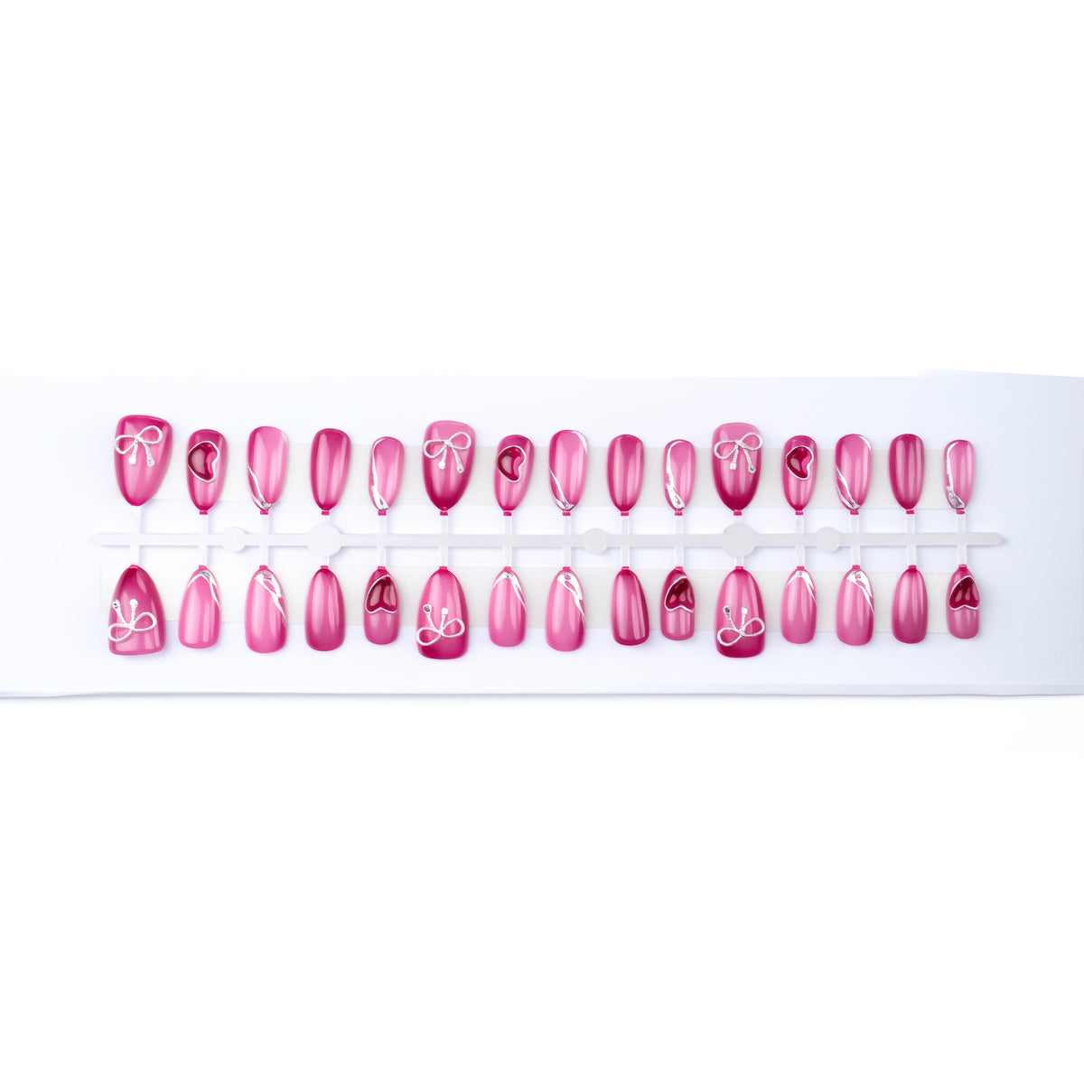 Dekoratives Press-On Nagelkunst-Set mit Herz- und Schleifendetails Brehn