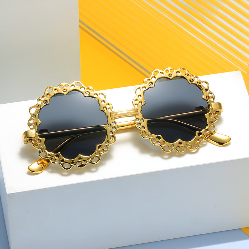 Damen modische Sonnenbrille mit blütenförmigem Rahmen Brehn