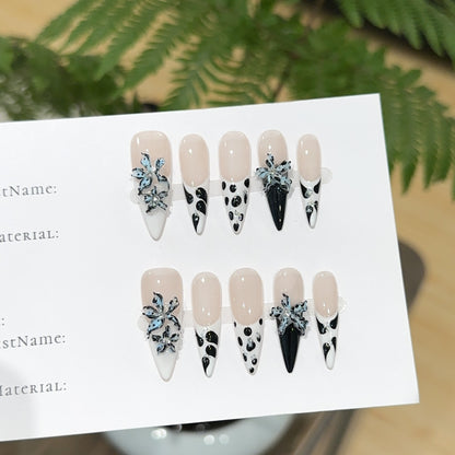 Künstlerisches Blumen- und geometrisches Press-On-Nagelset