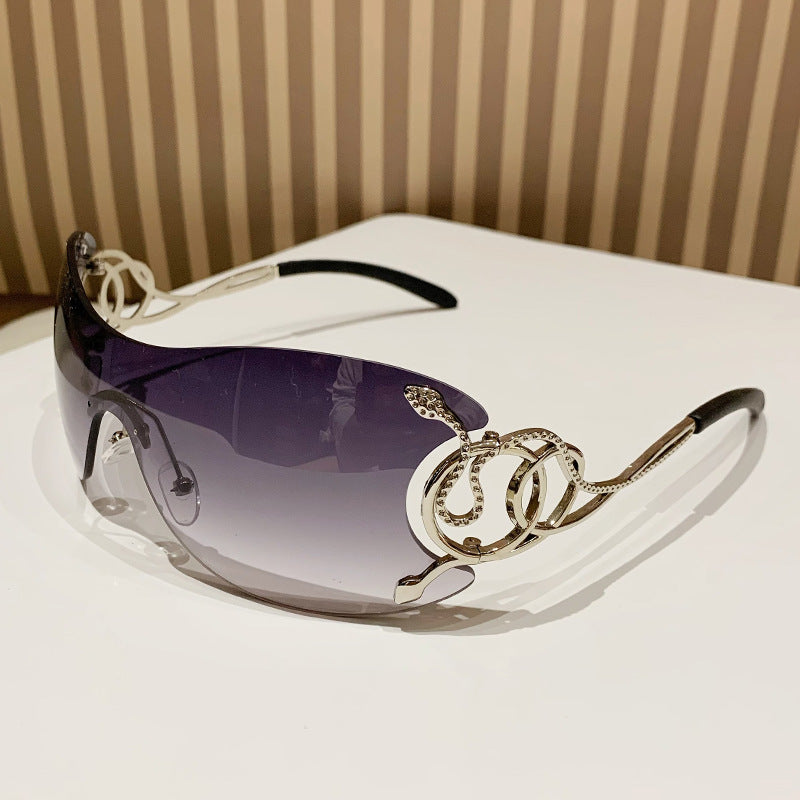 Damen futuristische Sonnenbrille mit verspieltem Design Brehn