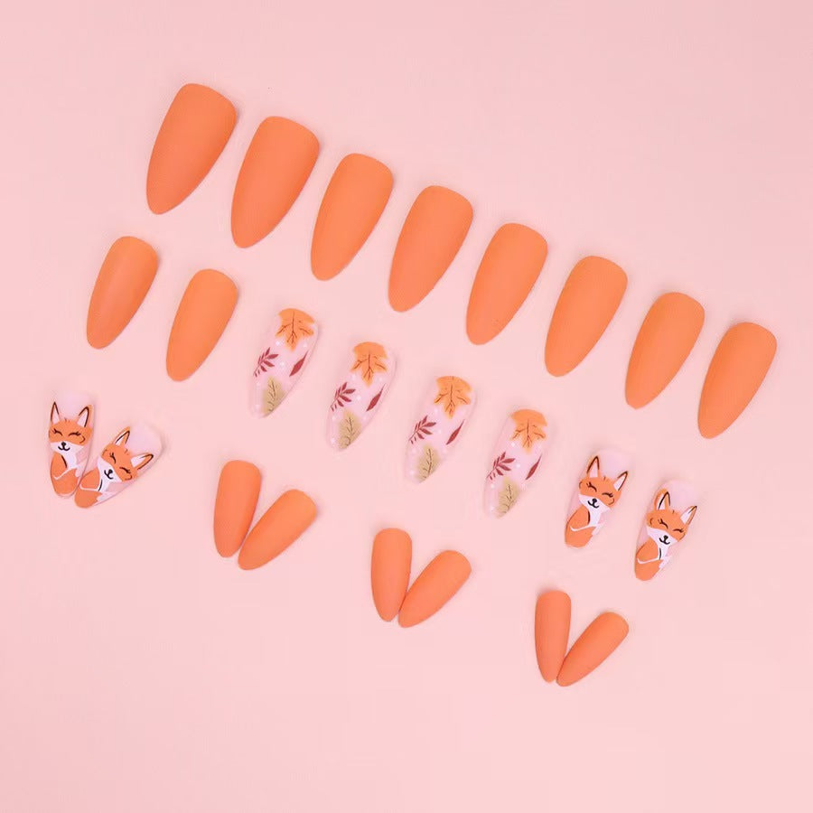 Künstlerisches Press-On-Nagelset mit floralem und Charakterdesign Brehn