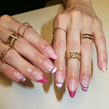 Kunstnagelset mit eleganten 3D-Details und kunstvollem Design Brehn