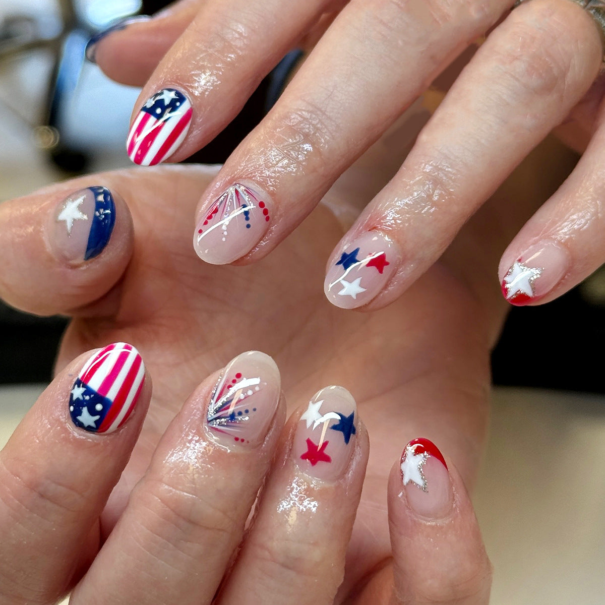 Kreative Nagelkunst mit patriotischen Motiven Brehn