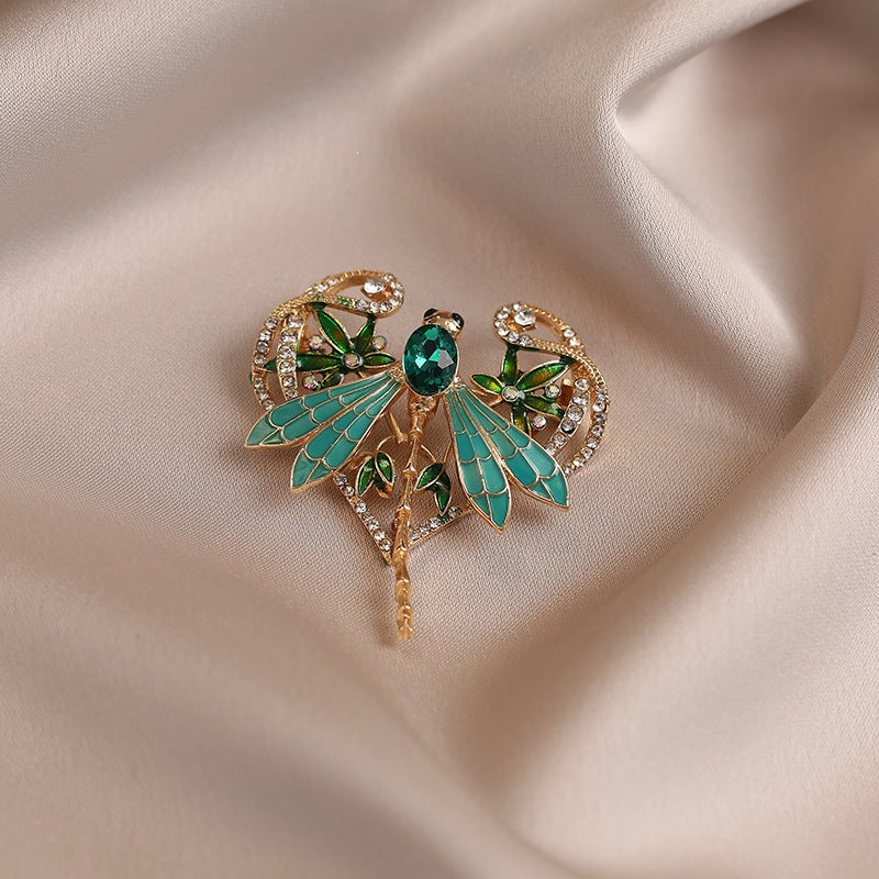 Exquisite Libellenbrosche mit Funkelnden Kristallen Brehn