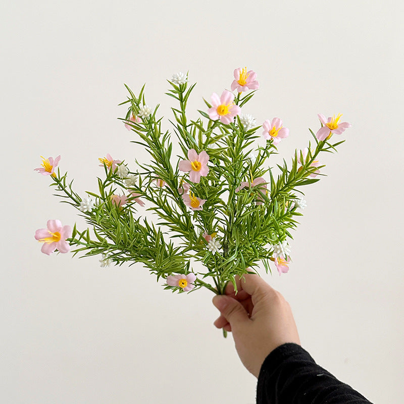Realistische Blumenanordnung