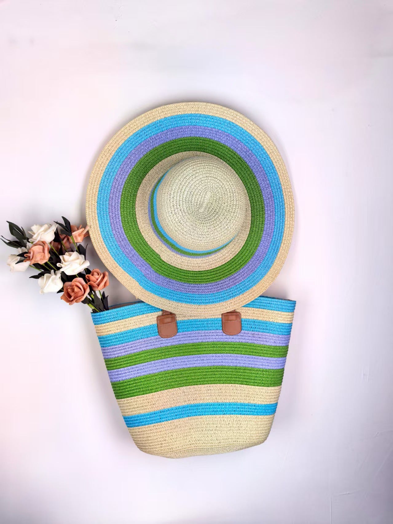Sommerliche Strandtasche und Sonnenhut Brehn