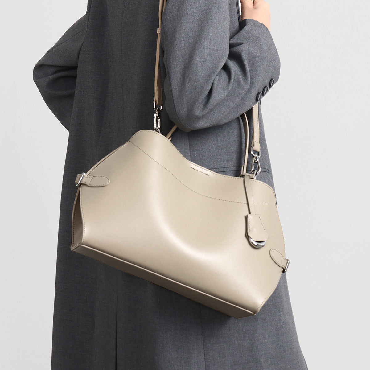 Strukturiert Glattes Leder Top-Handle Tote Bag mit Silber Hardware
