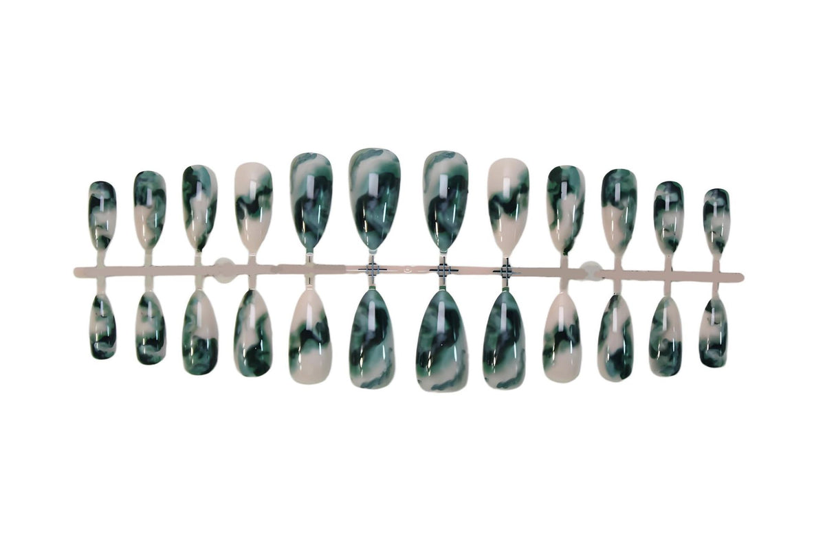 Kunstnagelset mit luxuriösen Marmor-Designs Brehn