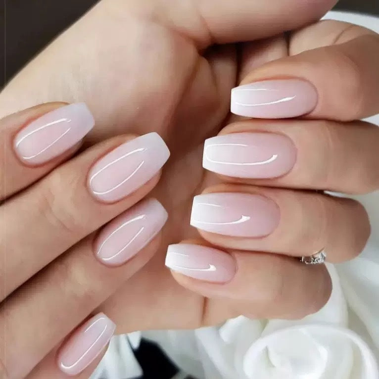 Kunstnagelset mit elegantem Ombre-Effekt Brehn