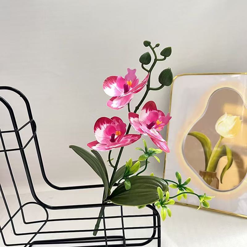 Naturgetreues Orchideenarrangement