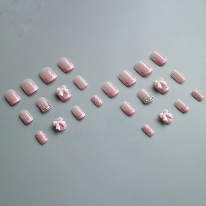 Dekorativer Nagelkunst-Set mit Schleifenakzenten