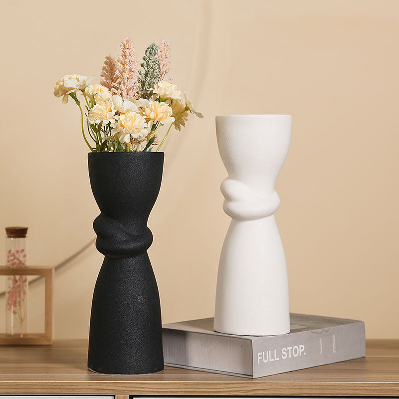 Elegante und zeitgenössische Keramikvase Brehn
