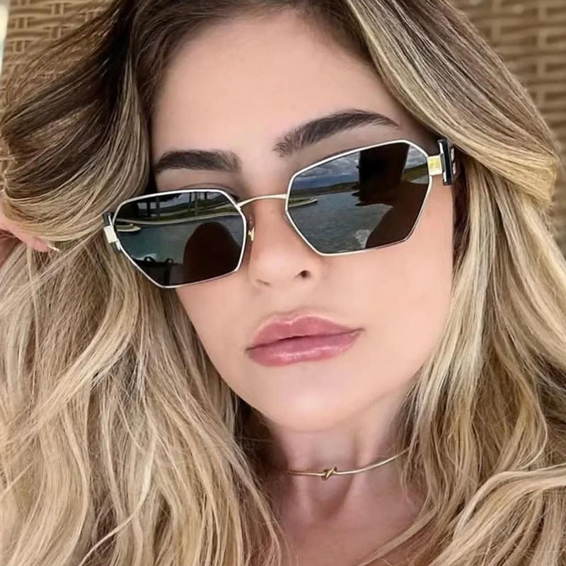 Damen hexagonale Sonnenbrille mit elegantem Metallrahmen und schützenden Gläsern Brehn