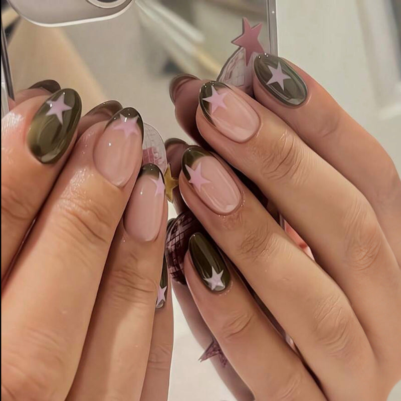 Kreative Nagelkunst mit Sternmotiven Brehn