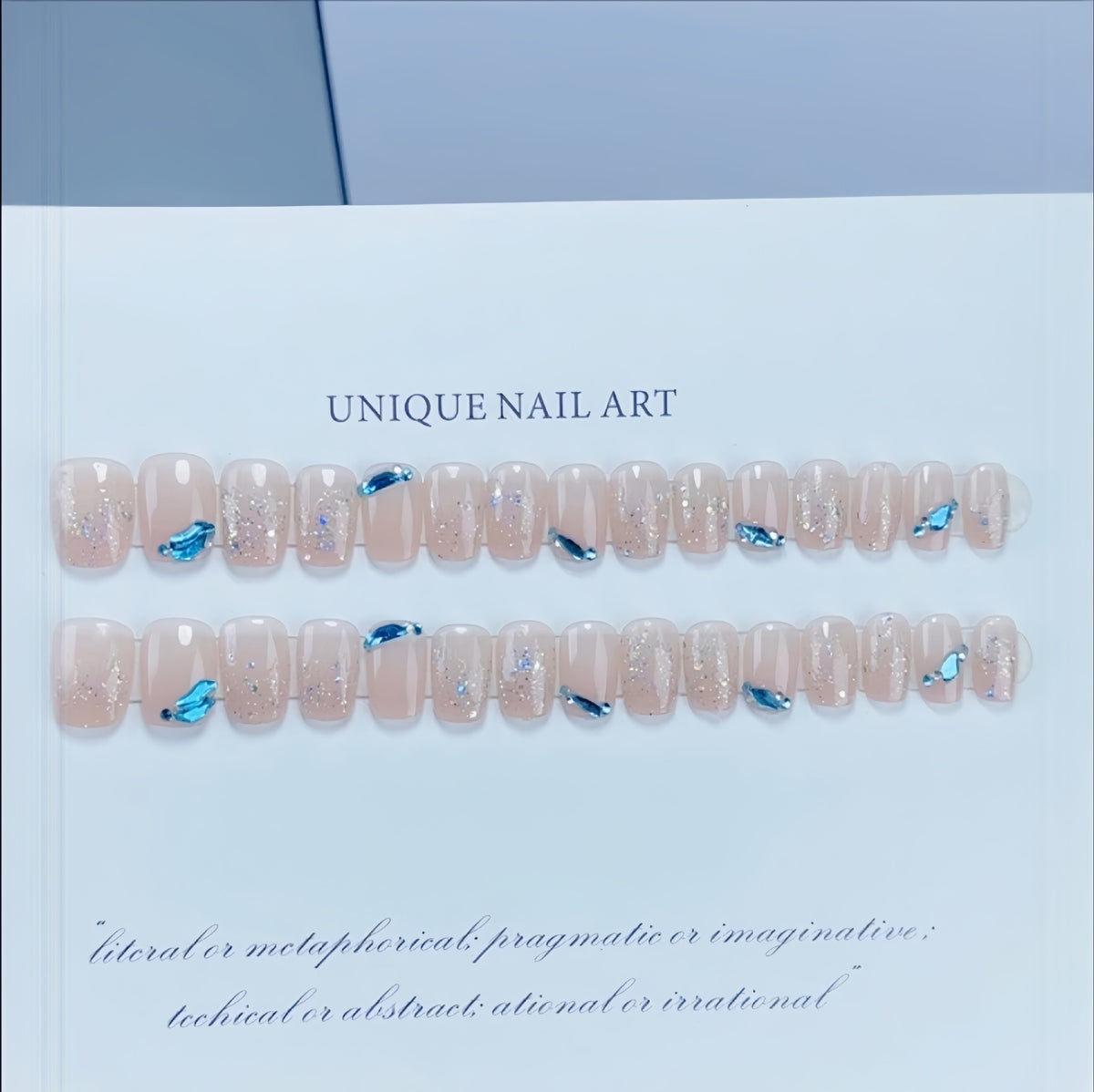 Künstlerisches dekoratives Press-On-Nagelset Brehn