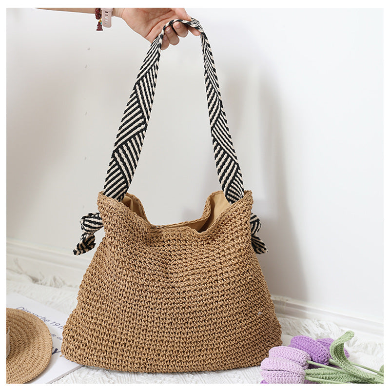 Damen Handtasche aus Naturmaterialien mit modischem Karomuster Brehn