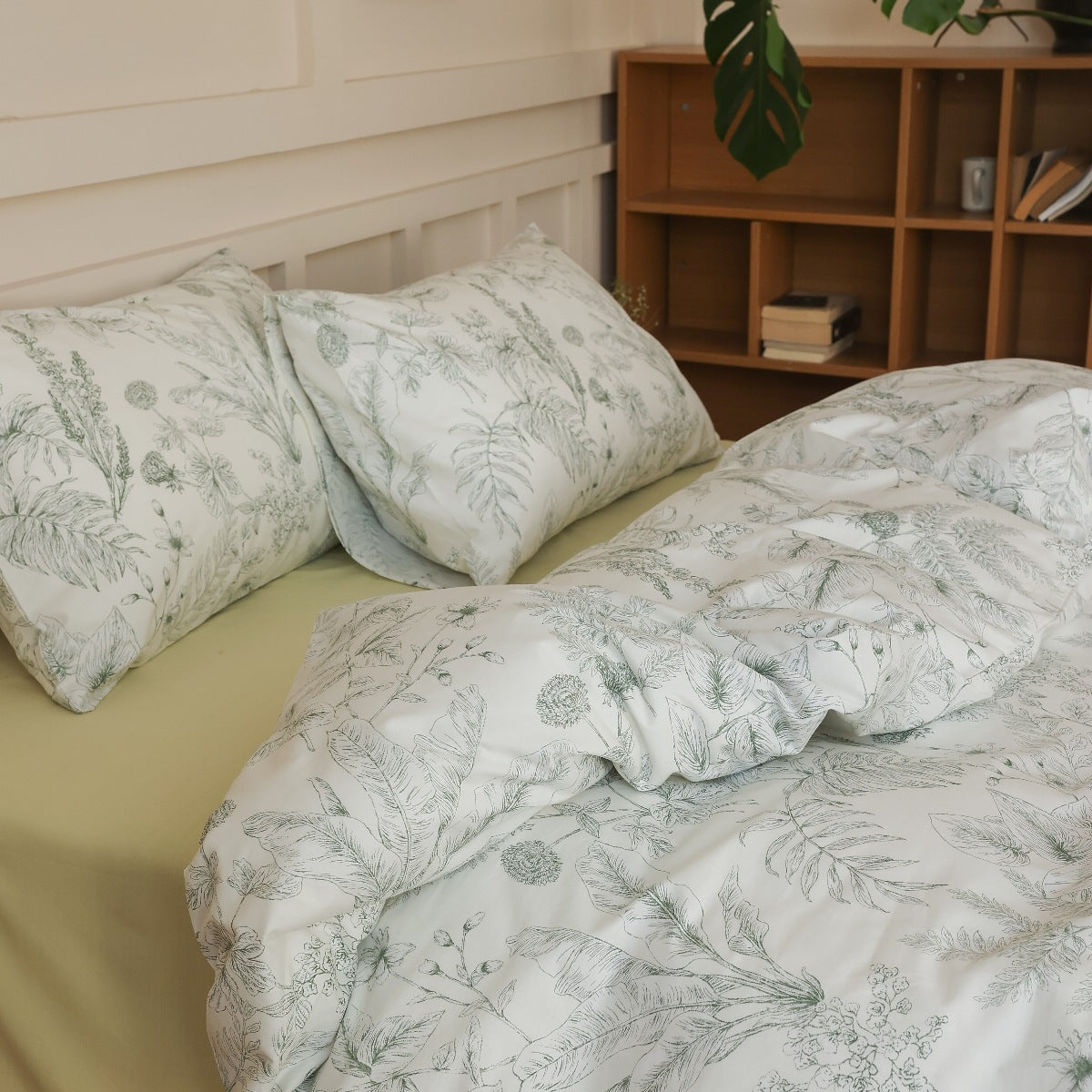 Baumwoll-Perkal Bettwäschegarnitur mit botanischem Skizzenprint und verdecktem Hotelverschluss