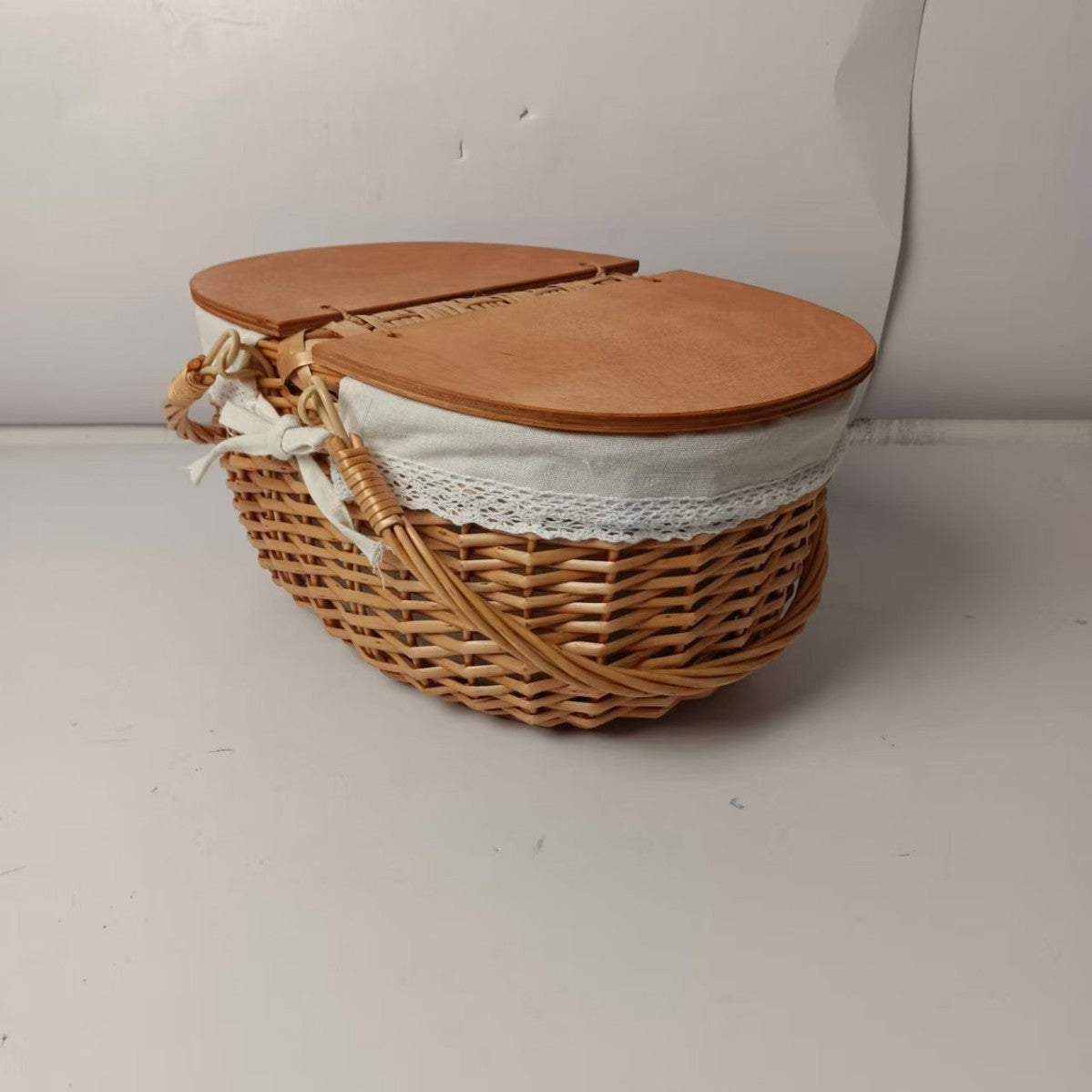 Damen Picknickkorb mit praktischem Holzdeckel und stilvollem Innenfutter Brehn
