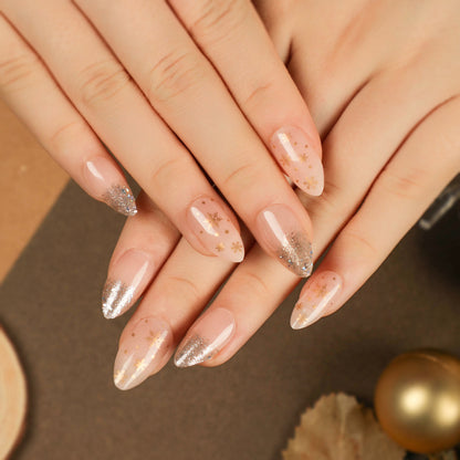 Kunstvolle Nagelverlängerungen mit Glitzer und Strassverzierungen Brehn