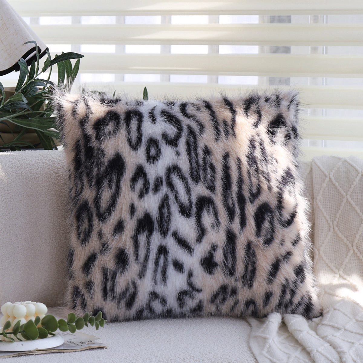 Quadratischer Faux-Fur Kissenbezug im Vintage‑Leopardenprint mit extraweichem Langhaar Brehn