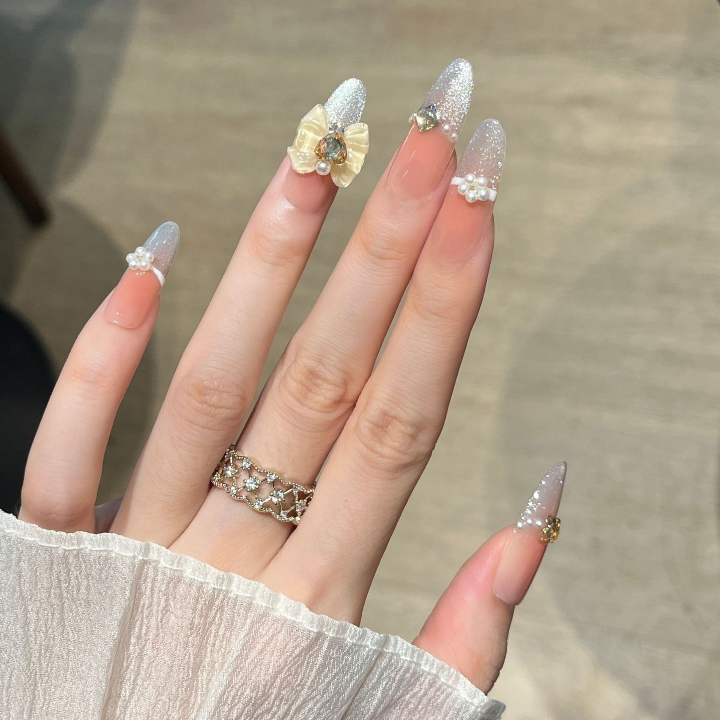 Glamouröse mit Rhinestones verzierte Nagelkunstverlängerungen Brehn
