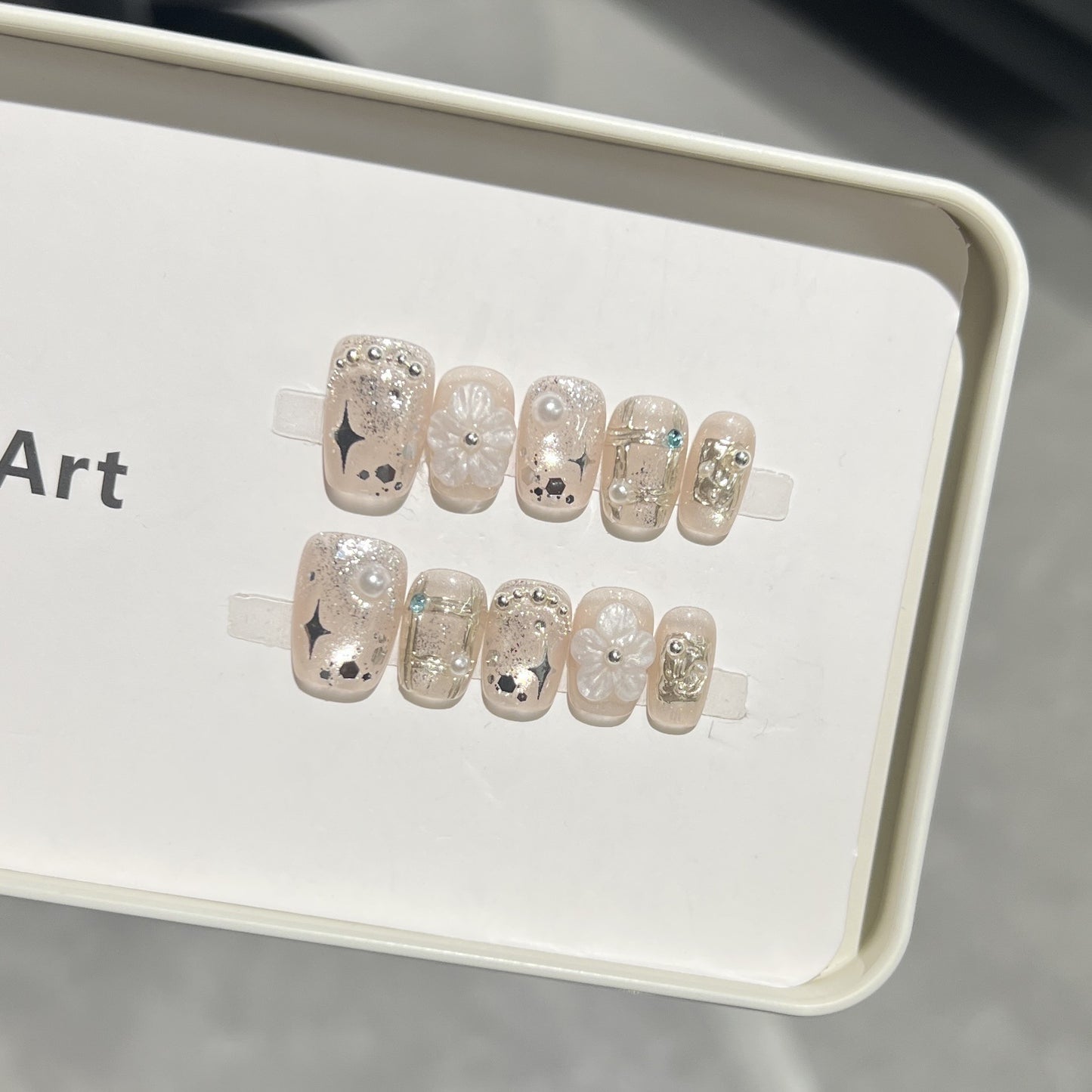 Dekorativer Acryl Press-On Nagelkunst Set Brehn
