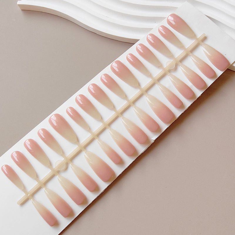 Künstliche Nude-Fingernägel Im Eleganten Ombre-Look Brehn