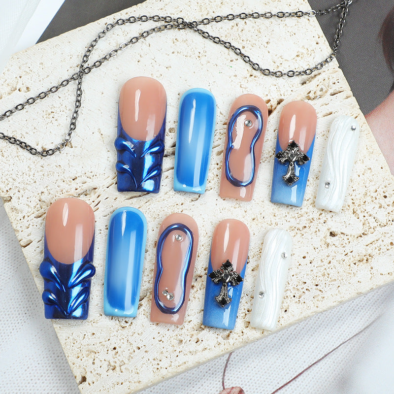 Kreatives Kunstnagelset mit glamourösen Designs Brehn