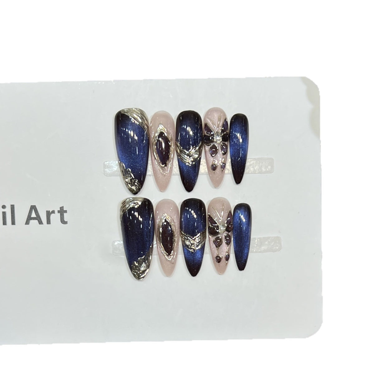Elegante Stiletto Press-On Nagelkunst Set mit Edelsteinakzenten Brehn