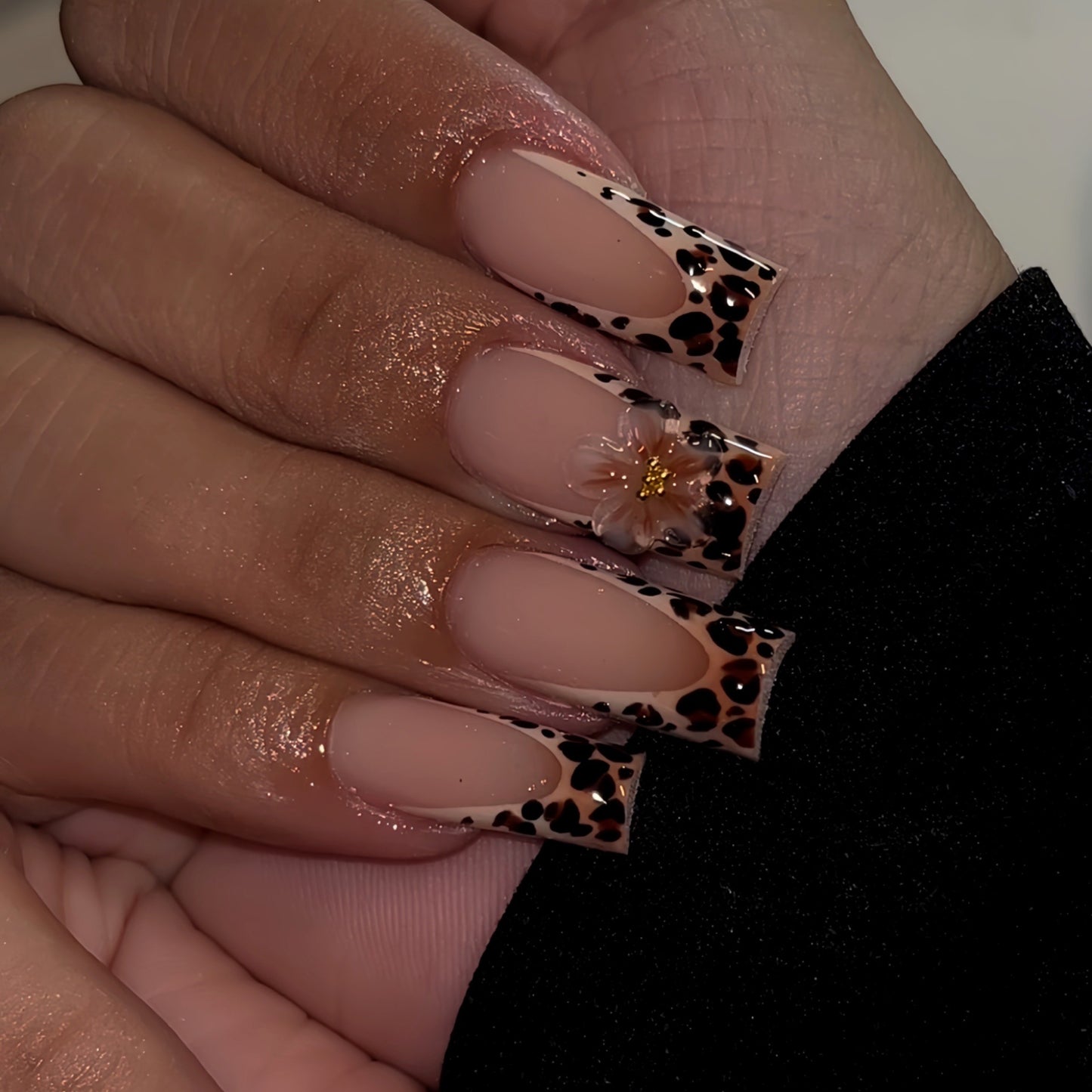 Elegante Tierdruck Press-On Nagelkunst Brehn