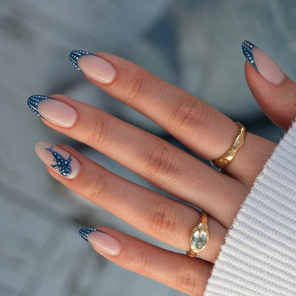 Kunstnagelset mit elegantem Design und kreativen Verzierungen Brehn