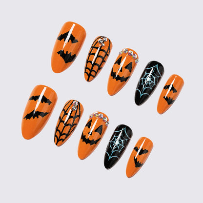 Kunstnagelset mit Halloween-Motiven und Glitzerelementen Brehn