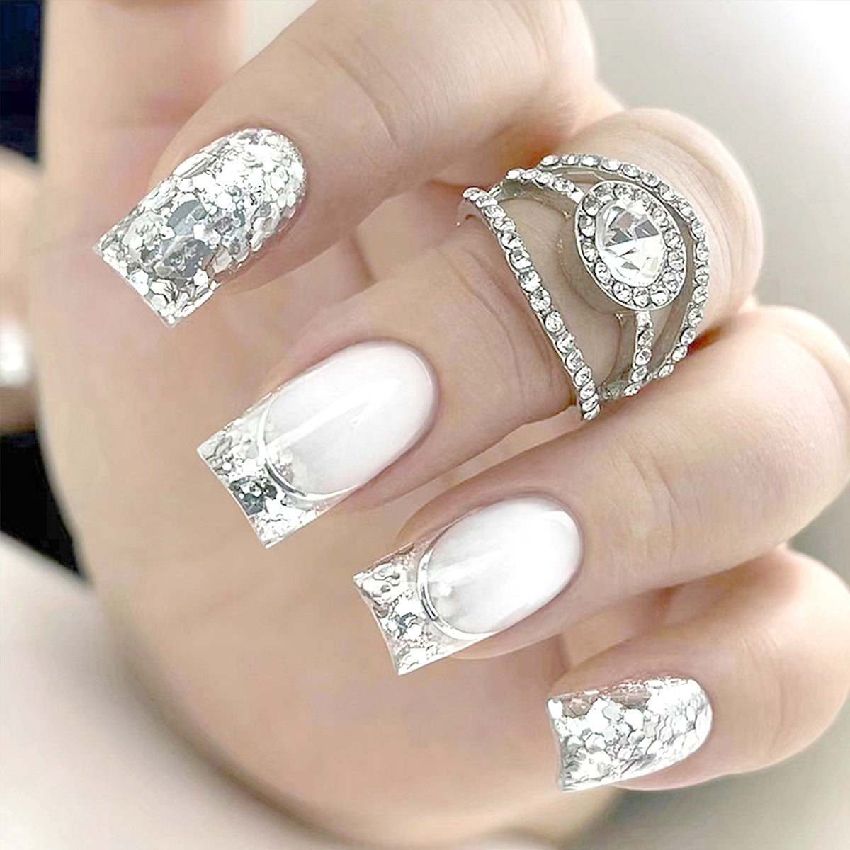 Elegante Kristallakzent Press-On Nagelspitzen Brehn