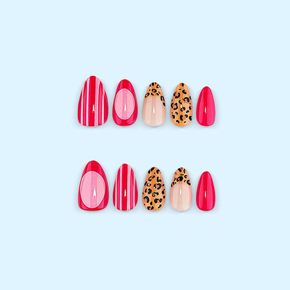 Kunstnägel mit trendigen Leopard- und Streifendekoren Brehn