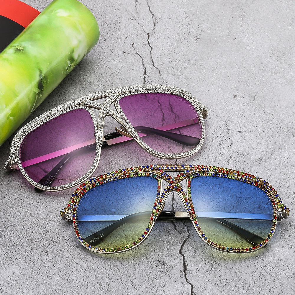 Damen eleganten Sonnenbrille mit glitzerndem Rahmen und gradienten Gläsern Brehn