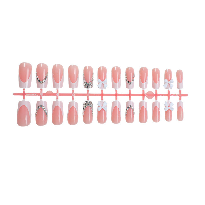 Kunstnagelset mit Glitzerakzenten und dekorativen Schleifen Brehn