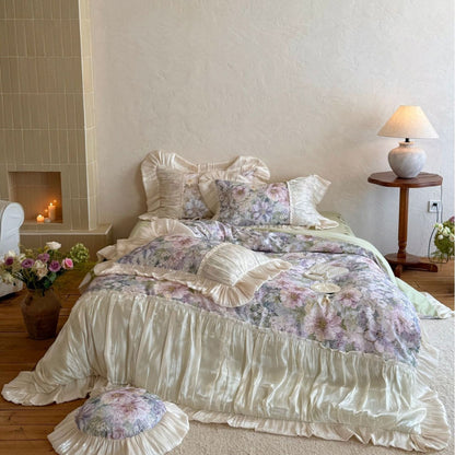 Romantisches Satin-Bettwäsche-Set mit floralem Muster, Volant und Rundkissen