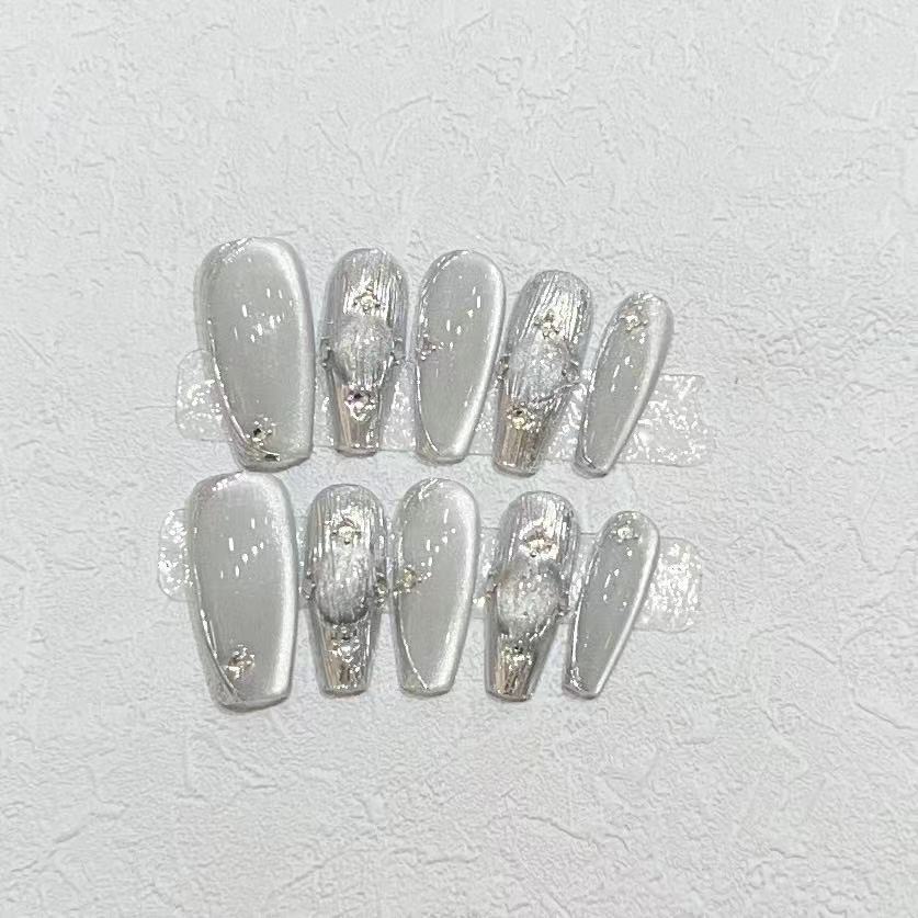 Elegantes Press-On-Nagelset mit Metallic-Finish Brehn