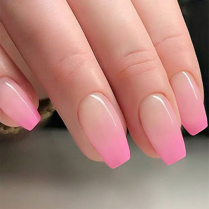 Kunstvolle Gel-Nägel mit zartem Ombre-Effekt Brehn