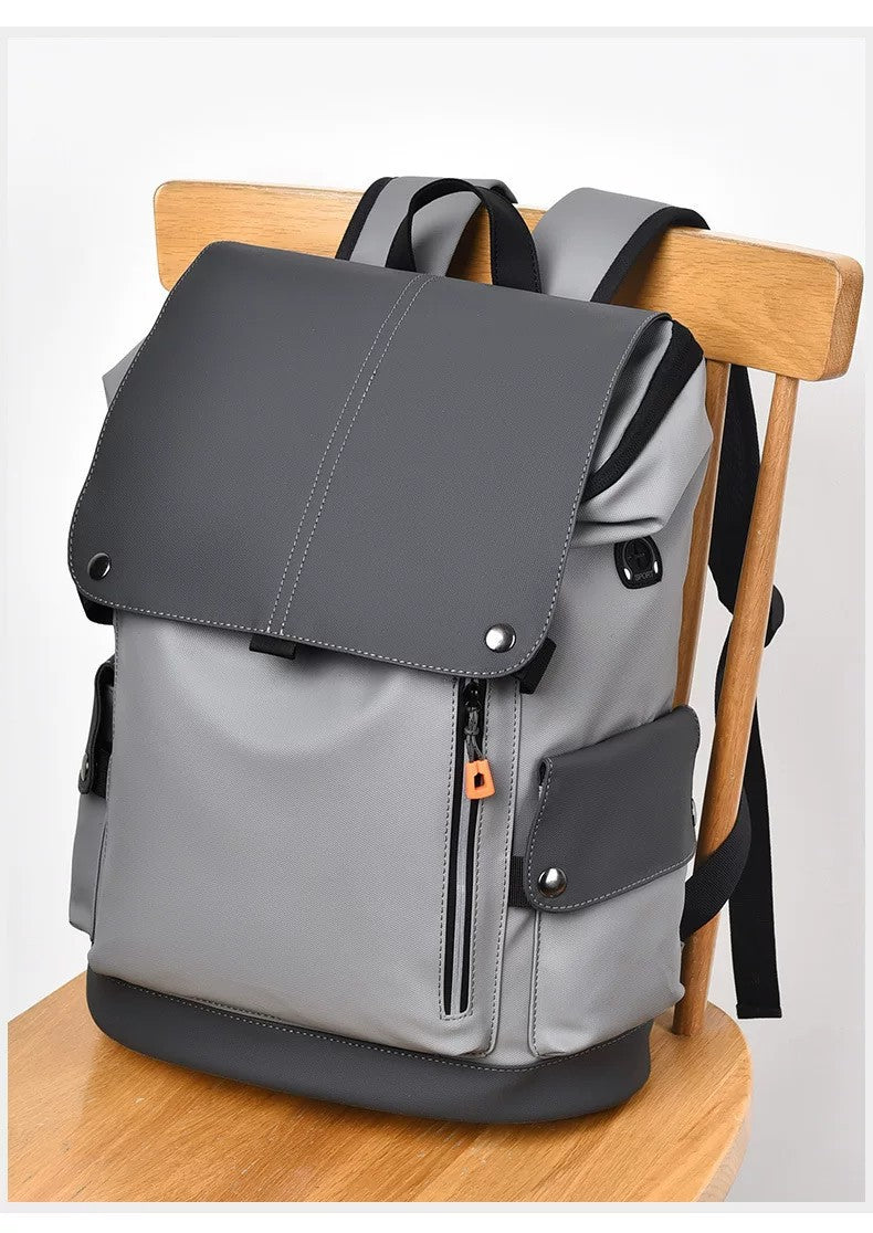 Vielseitiger Rolltop-Reiserucksack
