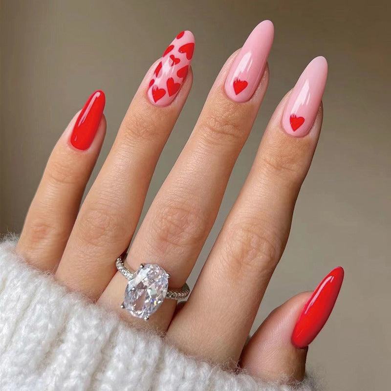 Kunstvolle Nagelkunst mit Herzen Brehn