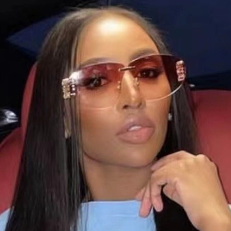 Damen modische Sonnenbrille im eleganten Aviator-Stil mit Kunststeindetails Brehn