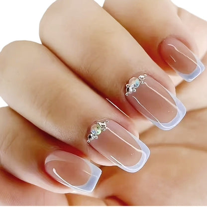 Elegante mit Strass akzentuierte Acryl-Nagelverlängerungen