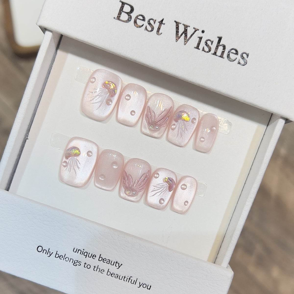 Elegantes Press-On-Nagelkunst-Set mit 3D-Flourish-Design Brehn