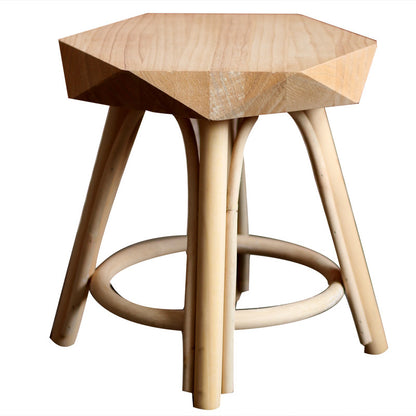 Moderner Hocker aus massivem Holz Brehn