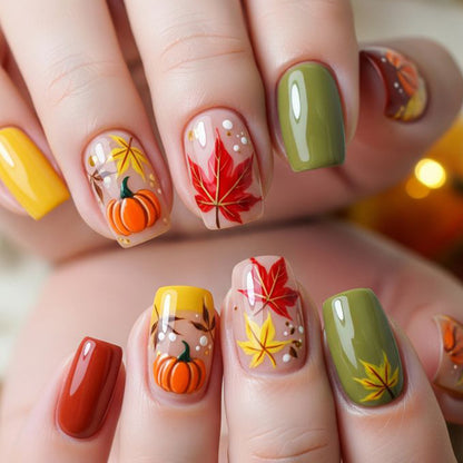 Künstlerisches saisonales Nagelkunstdesign Brehn