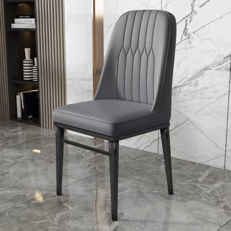 Designstuhl mit ergonomischer Polsterung Brehn