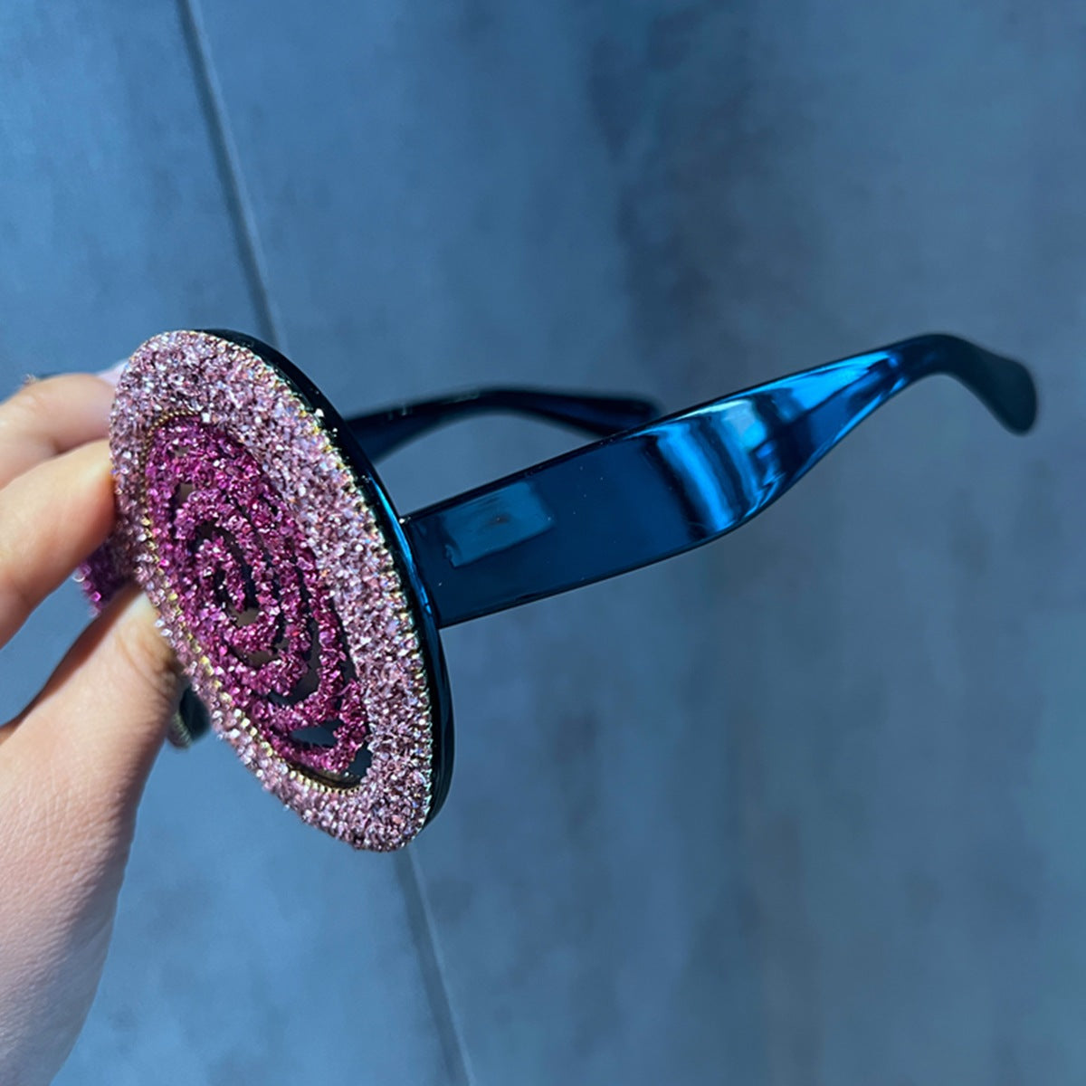 Damen Statement-Sonnenbrille mit spiralförmigem Glitzerdesign Brehn